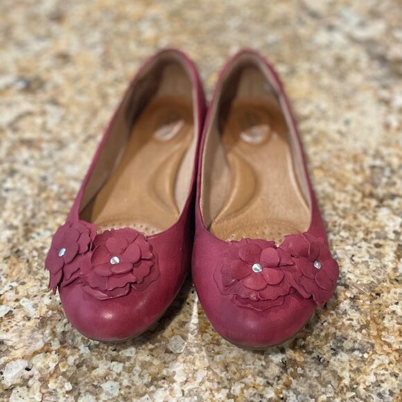 Clarks Pink Round Toe Flats with Floral Accent - Picture 2 of 4